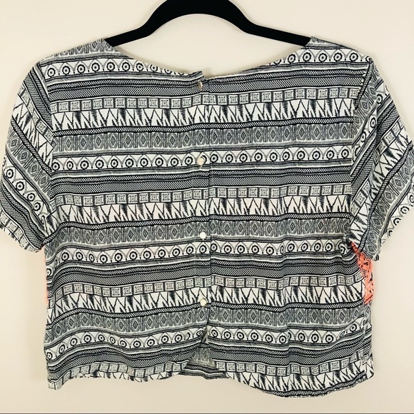 Lush by Anthropologie geometric tribal design crop top women’s size Large - Picture 8 of 10